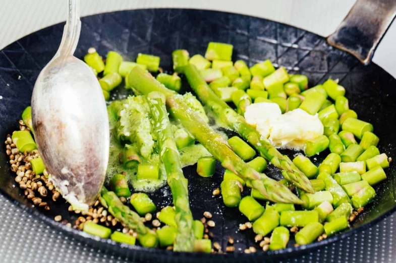 can cats eat asparagus raw