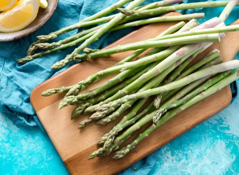 can cats eat asparagus