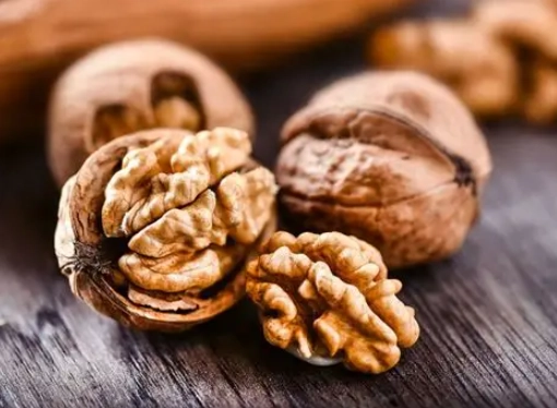 can cats eat walnuts